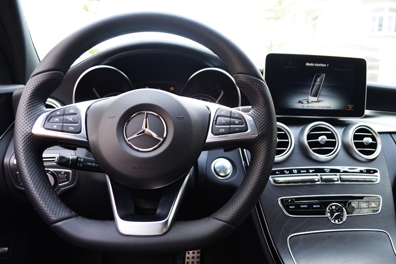 AMG a8 05f8 Đánh giá chi tiết xe Mercedes Benz C250 AMG: Lựa chọn của các doanh nhân trẻ thành đạt